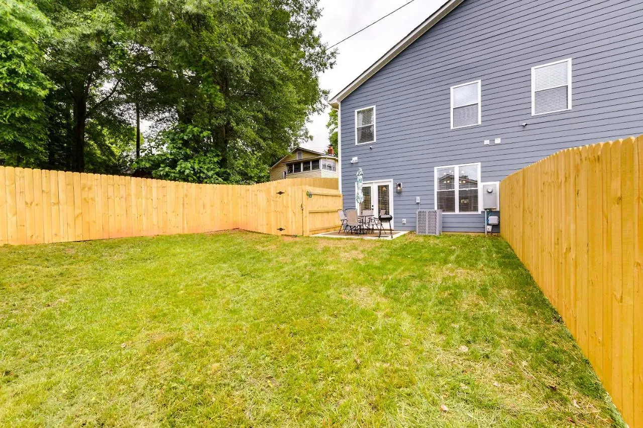 Holiday home Charlotte Getaway With Yard - 3 Mi To Uptown! Villa