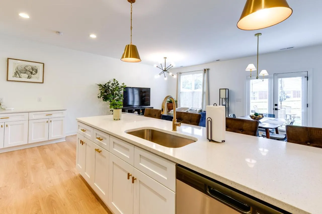 Charlotte Getaway With Yard - 3 Mi To Uptown! Villa