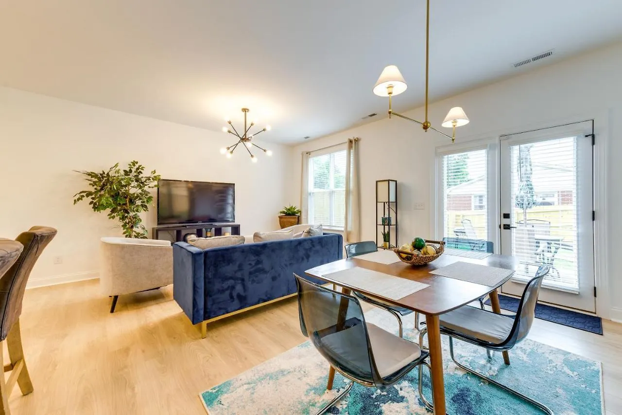 Charlotte Getaway With Yard - 3 Mi To Uptown! Villa 0*,