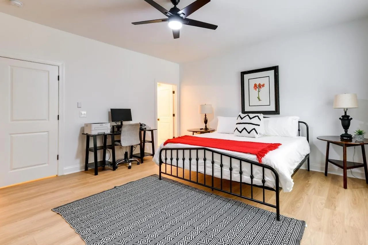 Charlotte Getaway With Yard - 3 Mi To Uptown! Villa Holiday home
