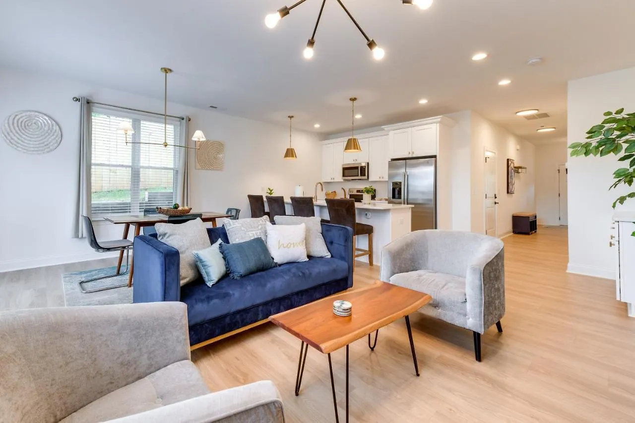 Charlotte Getaway With Yard - 3 Mi To Uptown! Villa 0*,  United States
