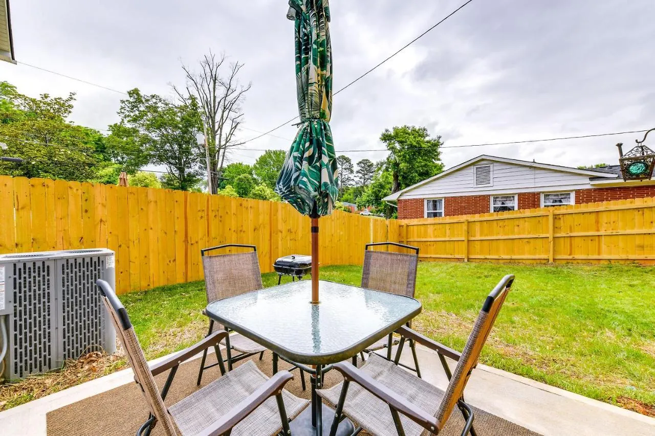 Charlotte Getaway With Yard - 3 Mi To Uptown! Villa