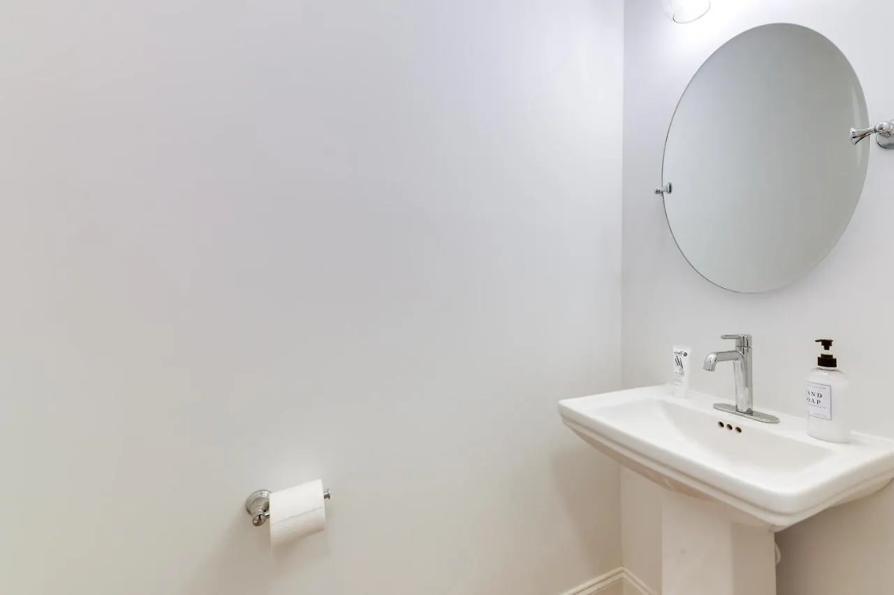 Charlotte Getaway With Yard - 3 Mi To Uptown! Villa 0*,
