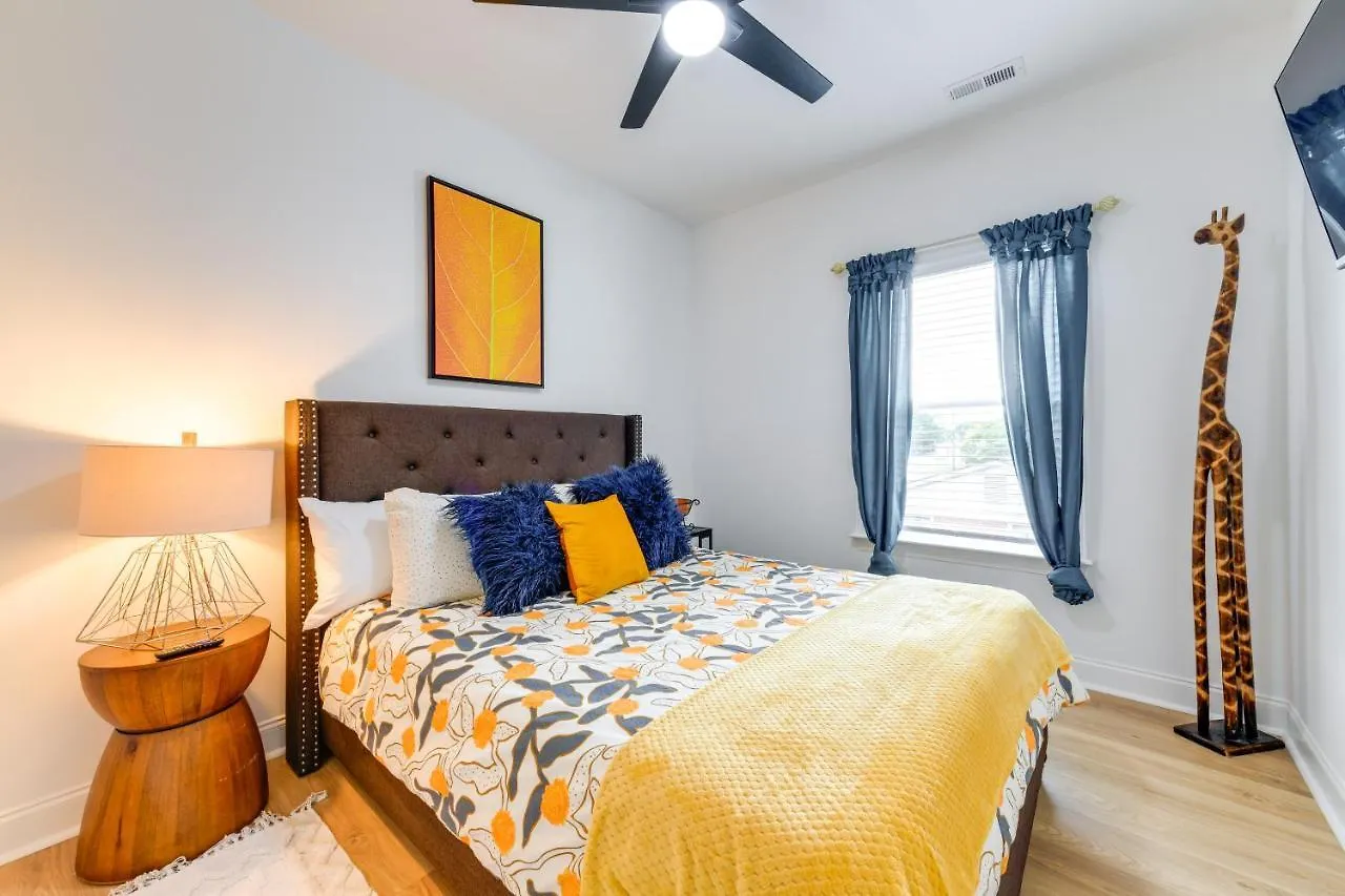 Charlotte Getaway With Yard - 3 Mi To Uptown! Villa