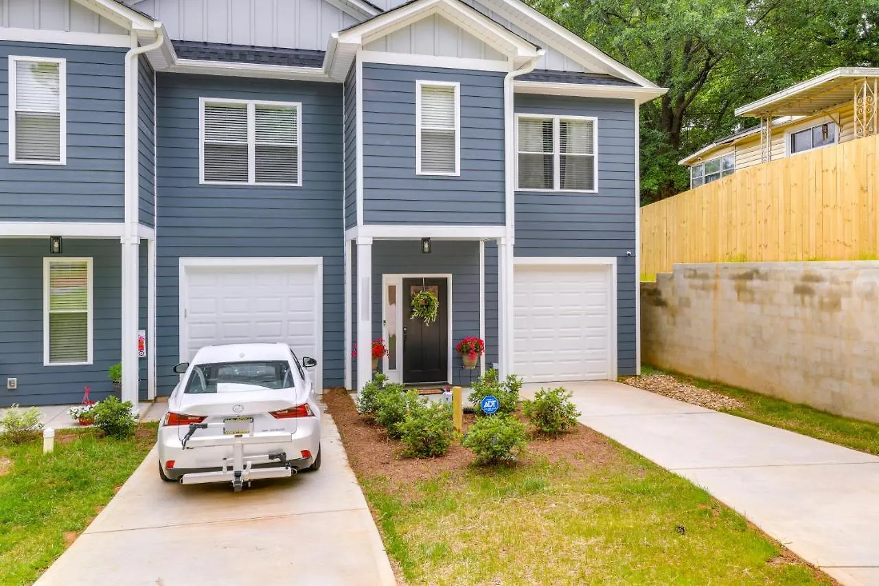 Charlotte Getaway With Yard - 3 Mi To Uptown! Villa 0*,