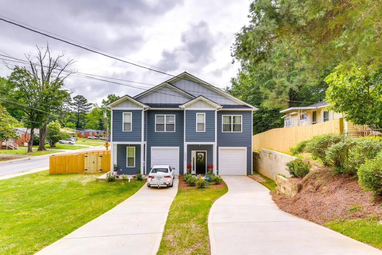 Charlotte Getaway With Yard - 3 Mi To Uptown! Villa Holiday home