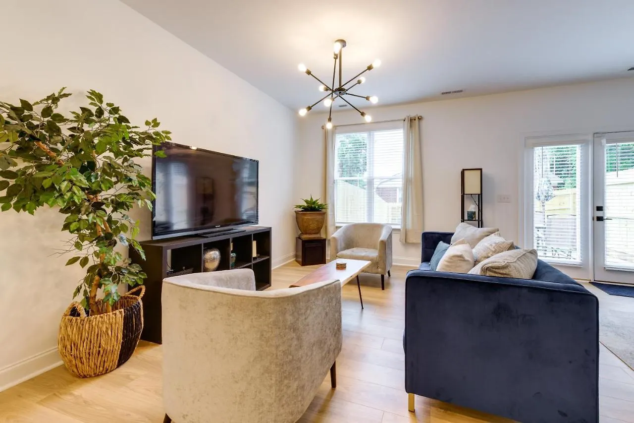 Charlotte Getaway With Yard - 3 Mi To Uptown! Villa