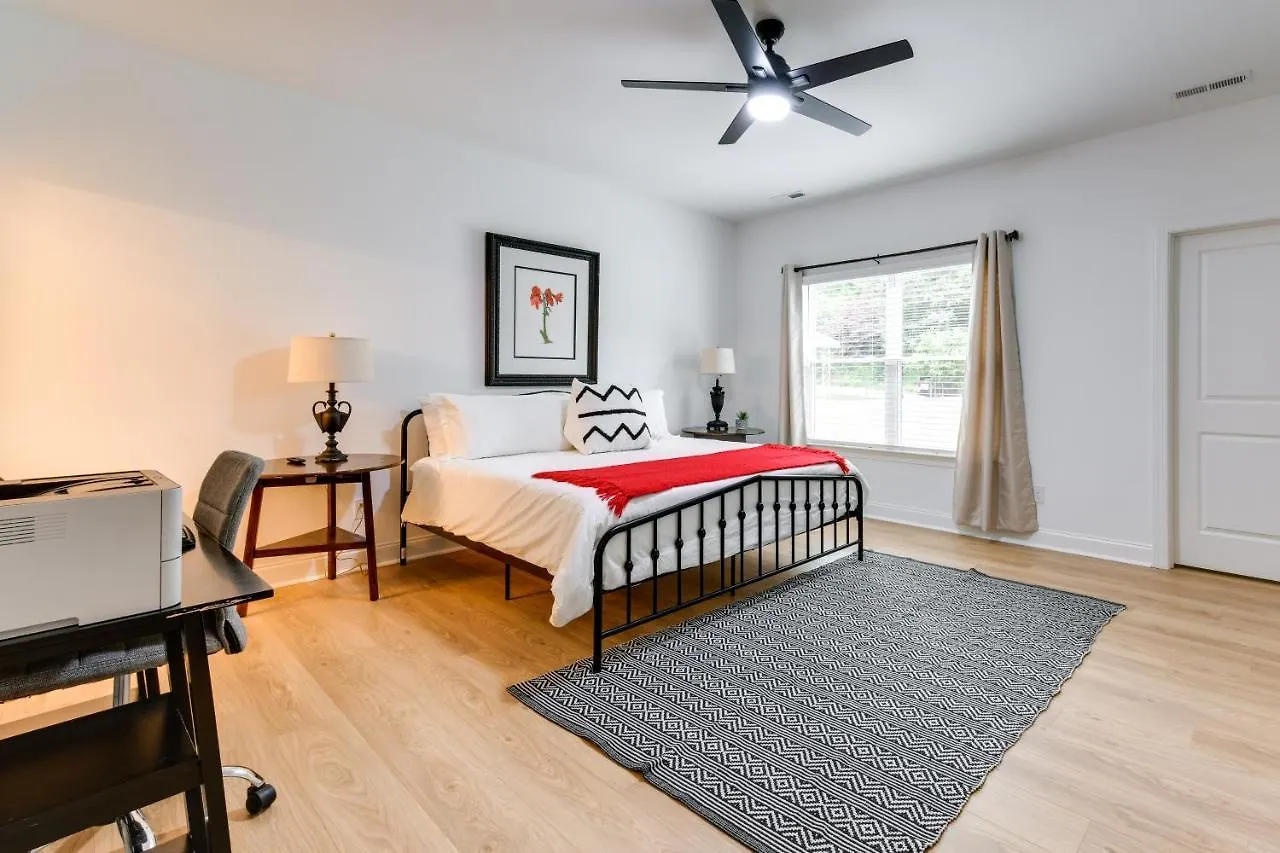 Holiday home Charlotte Getaway With Yard - 3 Mi To Uptown! Villa