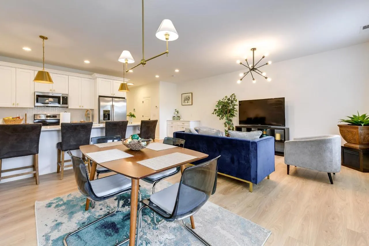 Charlotte Getaway With Yard - 3 Mi To Uptown! Villa 0*,  Verenigde Staten