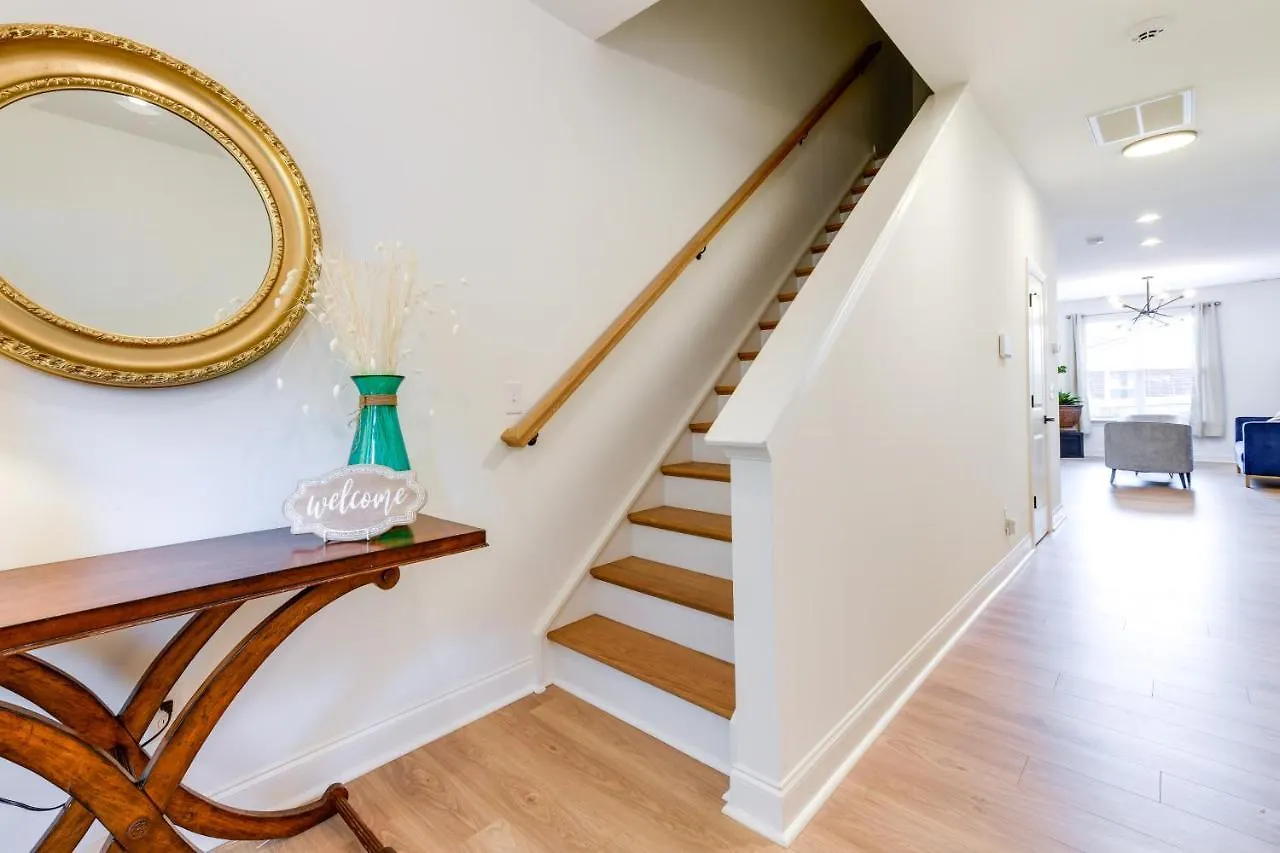 Casa vacanze Villa Charlotte Getaway With Yard - 3 Mi To Uptown!