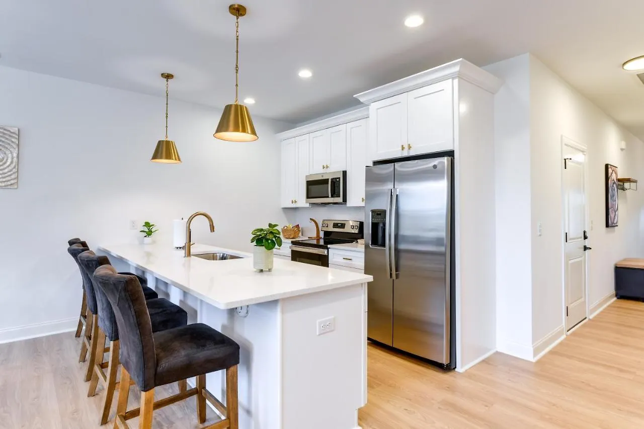 Villa Charlotte Getaway With Yard - 3 Mi To Uptown!